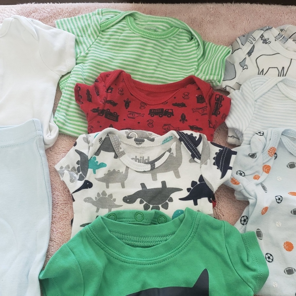 👶❤👶carters newborn onesies and a onesie outfit